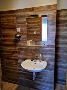 Koupelna v ubytování Ráday Apartman