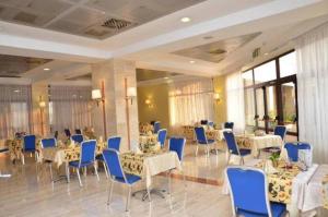 Restoran atau tempat lain untuk makan di Djeuga Palace Hotel