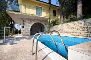 Zdjęcie z galerii obiektu Villa VISTA LAGO w mieście Torri del Benaco