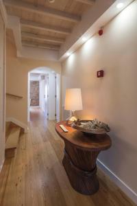 a room with a table with a lamp on it at Chalet O Amorzinho Sintra Praia in Sintra
