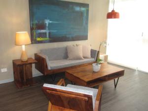 Posezení v ubytování BEE Suites Santa Ana