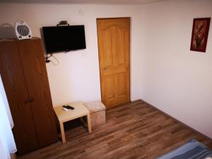 TV a/nebo společenská místnost v ubytování Ráday Apartman