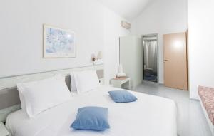 מיטה או מיטות בחדר ב-Ville Di Lindos