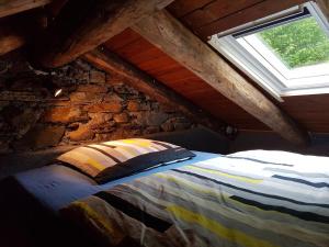 a bed in a room with a window at Casa Accogliente Valle Cannobina in Le Biuse