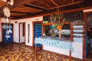 a restaurant with a table in a room at Monte Mágico in Támesis