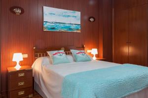 Giường trong phòng chung tại Apartamento El Parque con Vistas al Mar