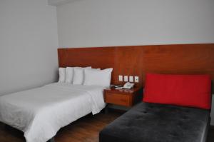 Ένα ή περισσότερα κρεβάτια σε δωμάτιο στο AMD Hotel
