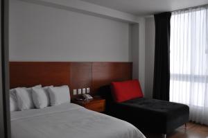 Ένα ή περισσότερα κρεβάτια σε δωμάτιο στο AMD Hotel