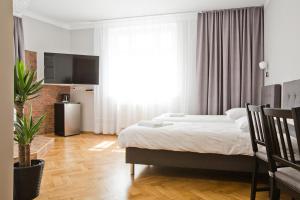 Televízia a/alebo spoločenská miestnosť v ubytovaní R&B APARTMENTS POZNAŃ