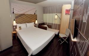 Cama ou camas em um quarto em ibis Natal