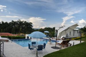Bazén v ubytování Hotel Syvanna Wellness and Spa nebo v jeho okolí