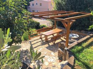 Vonkajšia záhrada v ubytovaní Apartment Tomic Krk
