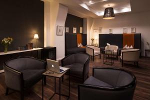 a waiting room with chairs and a laptop computer at Esplendor by Wyndham Montevideo Cervantes in Montevideo