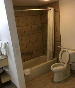 Bagno di Super 8 by Wyndham City of Moore