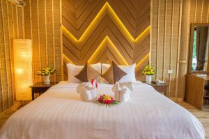 Säng eller sängar i ett rum på Adarin Beach Resort