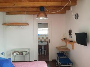 Uma televisão e/ou sistema de entretenimento em B&B PompeiLog