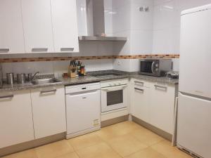 Kuchyňa alebo kuchynka v ubytovaní BIG LUX BEACHCITY Ap 01