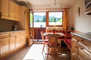 Kuchyň nebo kuchyňský kout v ubytování Appartement Reitlhof