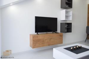 TV a/nebo společenská místnost v ubytování S-Apartmani Cocetova