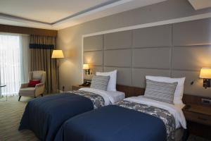 A bed or beds in a room at Ramada by Wyndham Sakarya Hendek