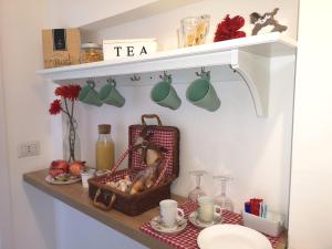 a shelf with a basket of food on a table at Villa Ettore in Pompei