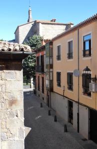 an empty street in a city with buildings at Ale Benavites in Ávila +12 photos