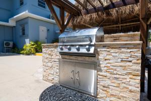 a barbecue grill in a patio outside of a house at Sun Outdoors Marathon in Marathon