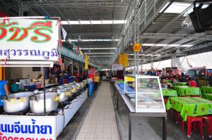 Supermarket nebo jiné obchody v  hotelu nebo okolí