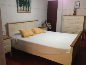A bed or beds in a room at Casa Las Violetas