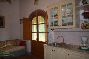 Kuchyň nebo kuchyňský kout v ubytování Agriturismo Spazzavento