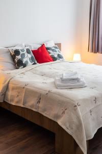Posteľ alebo postele v izbe v ubytovaní Corvin Residence Apartments