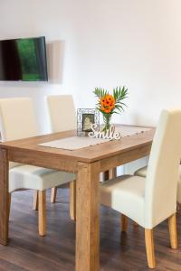 Televízia a/alebo spoločenská miestnosť v ubytovaní Corvin Residence Apartments