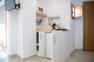 Una cocina o zona de cocina en Apartamentos Turísticos La Casa Vieja