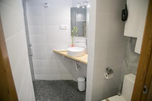 Un baño de Apartamentos Turísticos La Casa Vieja