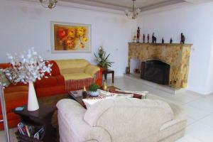 Гостиная зона в Pousada Vilage Inn Capivari Campos do Jordão +43 фотографии