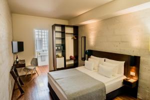 a hotel room with a bed and a chair at Palla Boutique Hotel in Arequipa