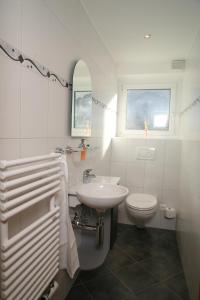 Koupelna v ubytování Haus Kandahar + 9 fotografií