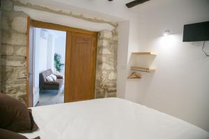 Cama o camas de una habitación en Apartamentos Turísticos La Casa Vieja