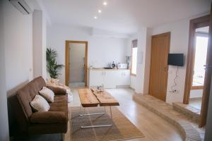 Una televisión o centro de entretenimiento en Apartamentos Turísticos La Casa Vieja