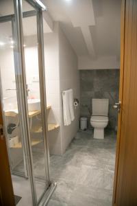Un baño de Apartamentos Turísticos La Casa Vieja