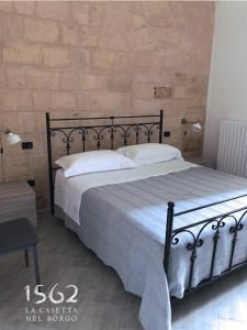 Posteľ alebo postele v izbe v ubytovaní 1562 la casetta nel borgo