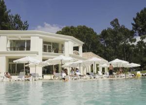 A piscina localizada em Departamento en Greenpark ou nos arredores