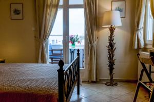 Posteľ alebo postele v izbe v ubytovaní Avlemonas Bay Sea Houses.
