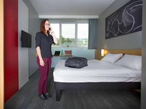 Rúm í herbergi á Ibis Vienna Airport