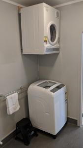 a washing machine and a dryer in a bathroom at Cozy one bedroom apartment near Auckland Airport in Auckland