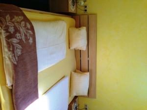 Posteľ alebo postele v izbe v ubytovaní Pension Haus Claudia