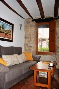 A seating area at Cal Triquell