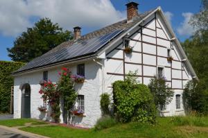 a white house with flowers on the windows at Gîte O l'Hore in Malmedy