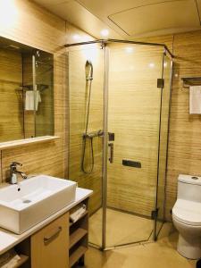Bathroom sa Lavande Hotel Lanzhou