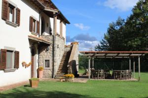 a patio of a house with a table and chairs at agriturismo trefossata in Abbadia San Salvatore